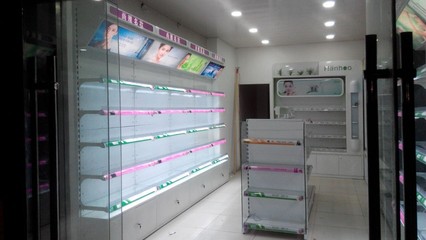宿遷宿達(dá) 化妝品展柜、個(gè)人護(hù)膚背柜與屈臣氏貨柜批發(fā)定制專家